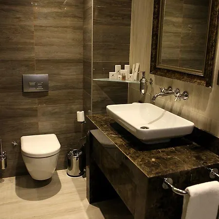 Aly Port Hotell 3*