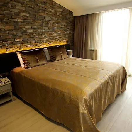 Aly Port Hotell
